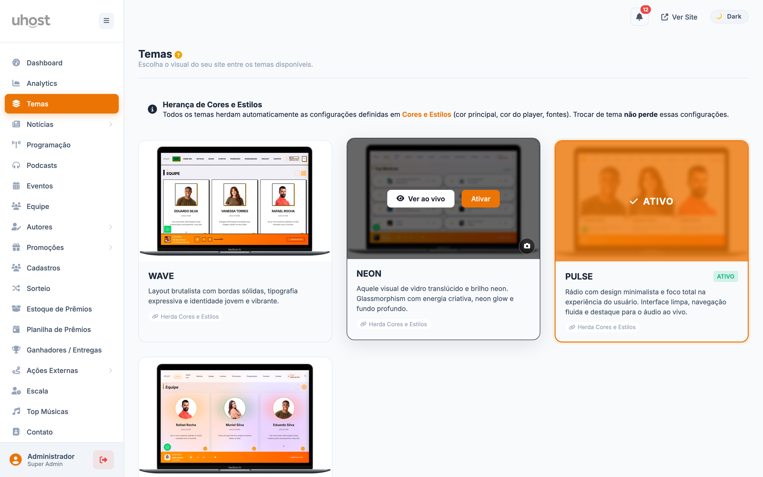 Seletor de temas no painel: os 4 temas em preview, troque com um clique